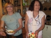Sofia i Maria były zachwycone polskim, dobrym jedzeniem, które przygotowała Jadwiga Łopata, dyrektorka EKOCENTRUM ICPPC; Zdjęcia: Jadwiga Łopata
